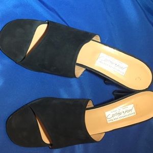 Black Nubuck/sil size 9.5 sandals